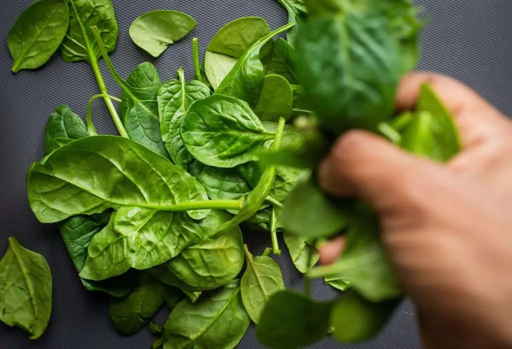 Do You Cook Spinach Before Putting It On a Pizza?